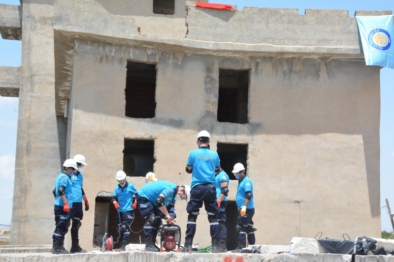 Dicle Üniversitesi Rektörü ve Yönetimi destek çıktı, özel güvenlik görevlisi ekip kurdu