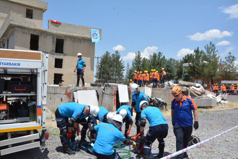 Dicle Üniversitesi Rektörü ve Yönetimi destek çıktı, özel güvenlik görevlisi ekip kurdu