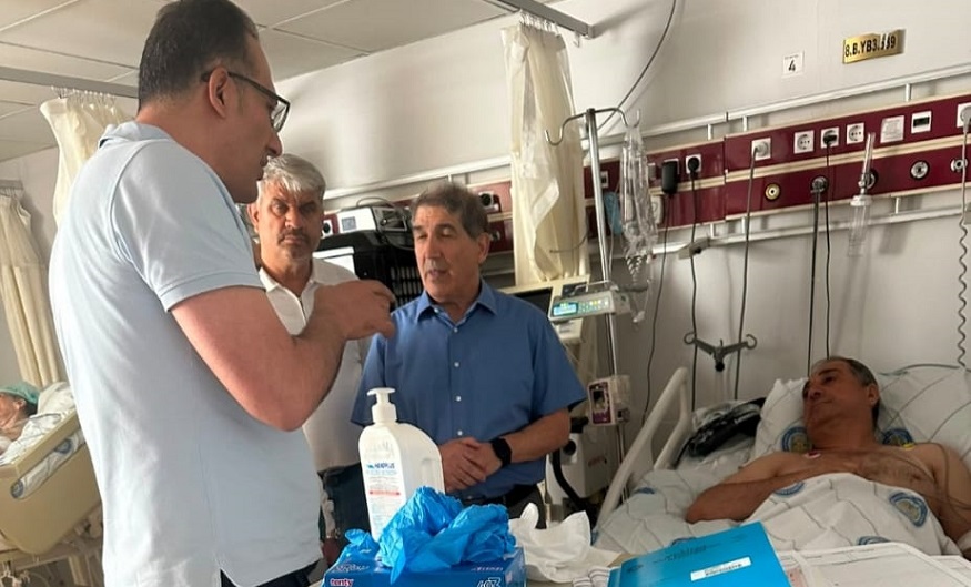 Görev Başında Rahatsızlanan Güvenlik Görevlisini Üniversite Yönetimi Hastanede Ziyaret Etti