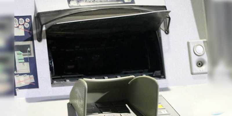 Bankamatiği Soymaya Çalışan Hırsız Özel Güvenliğin Müdahalesi ile Yakalandı!