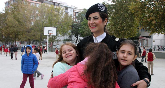 Birçok Okulun Güvenliğini Kadın Güvenlik Görevlileri Sağlıyor