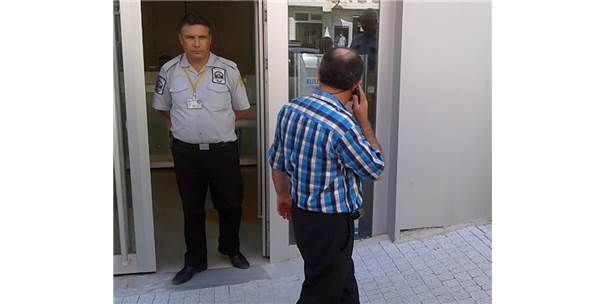 Güvenlik Görevlisinin Dikkati Çiftçiyi Dolandırılmaktan Kurtardı