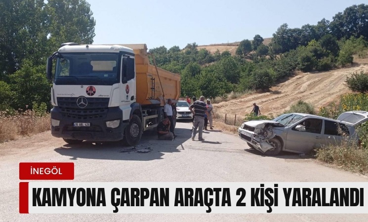 İnegöl'de Kamyon ile Otomobil Kafa Kafaya Çarpıştı