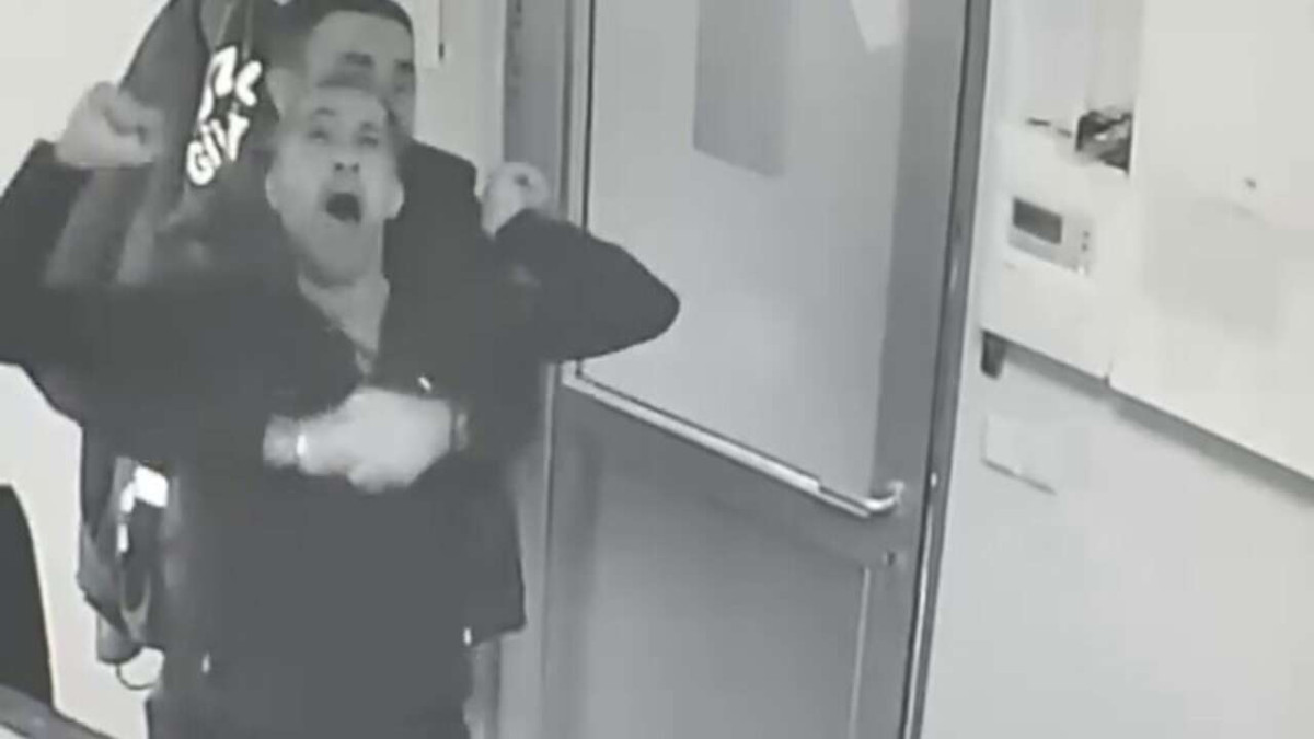 Engelli çalışan, özel güvenlik görevlisinin heimlich manevrasıyla hayata tutundu