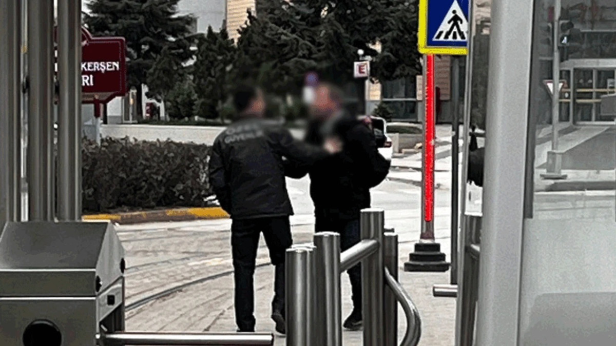 Tramvayda Kaçak Biniş Gerginliği: Özel Güvenlik Görevlisine Saldırı Girişimi