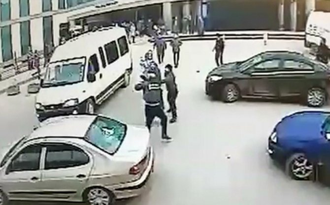 Özel Güvenlik Görevlisine Yapılan Çirkin Saldırı Kameralara Böyle Yansıdı